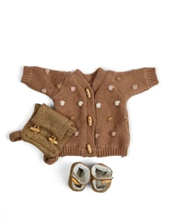 Dukketøj, strikket cardigan, sko og rygsæk