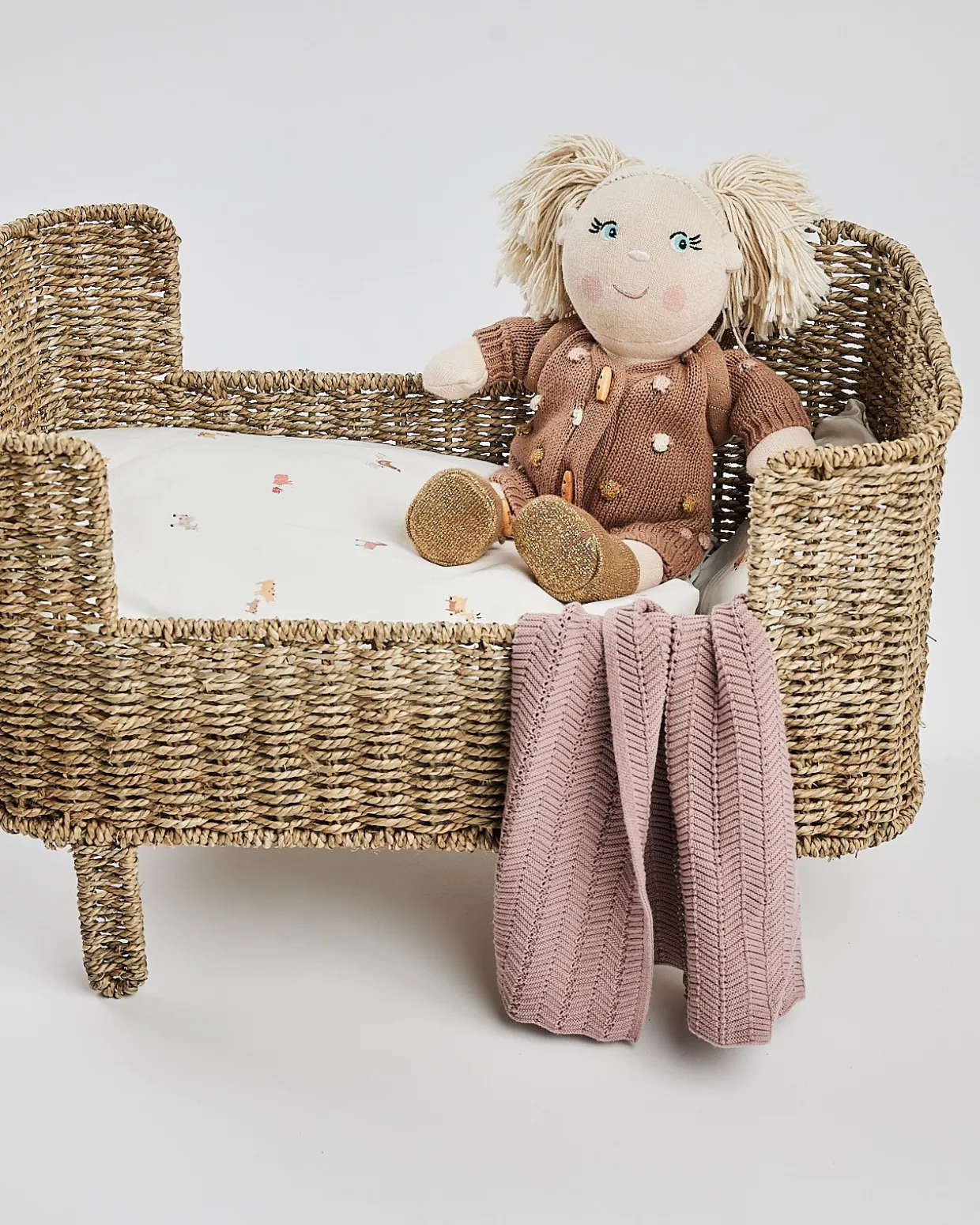 Dukketæppe, fishbone strik, pudder