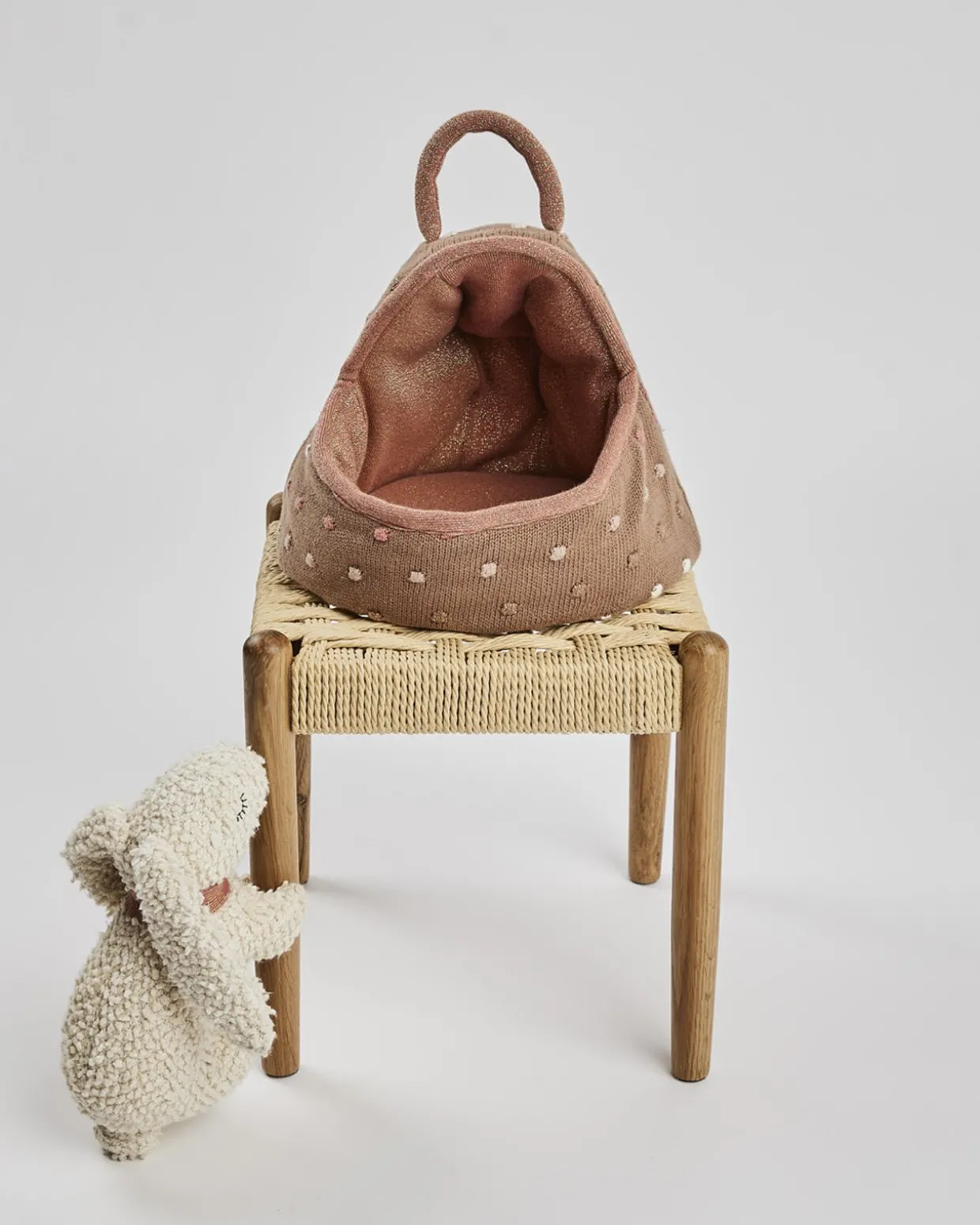 Kaninhule med bouclé kanin