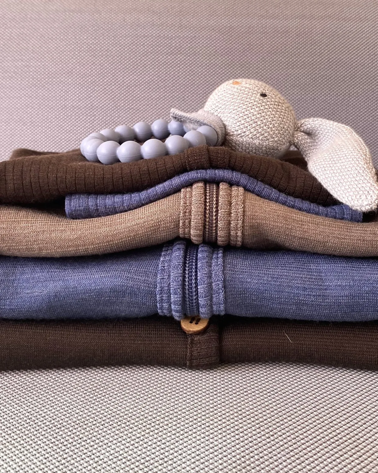 Natdragt, brown drop needle, merino uld