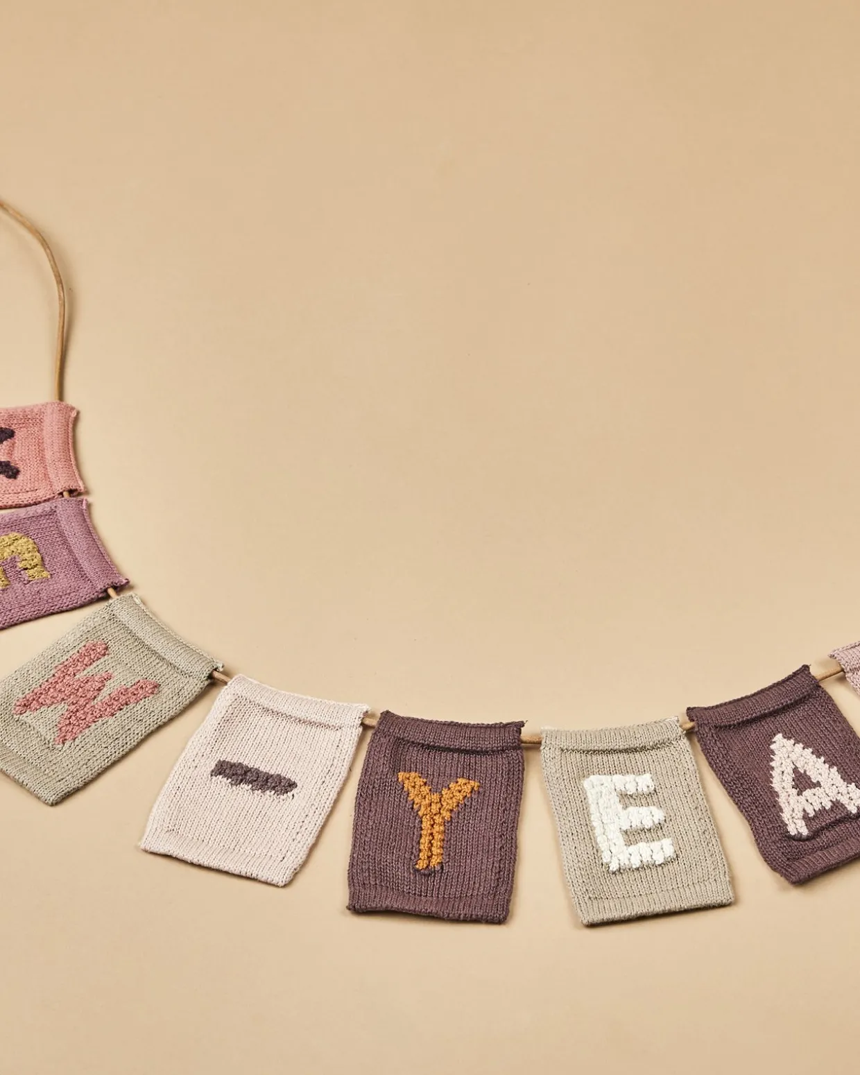 Strikket bogstav E, natur